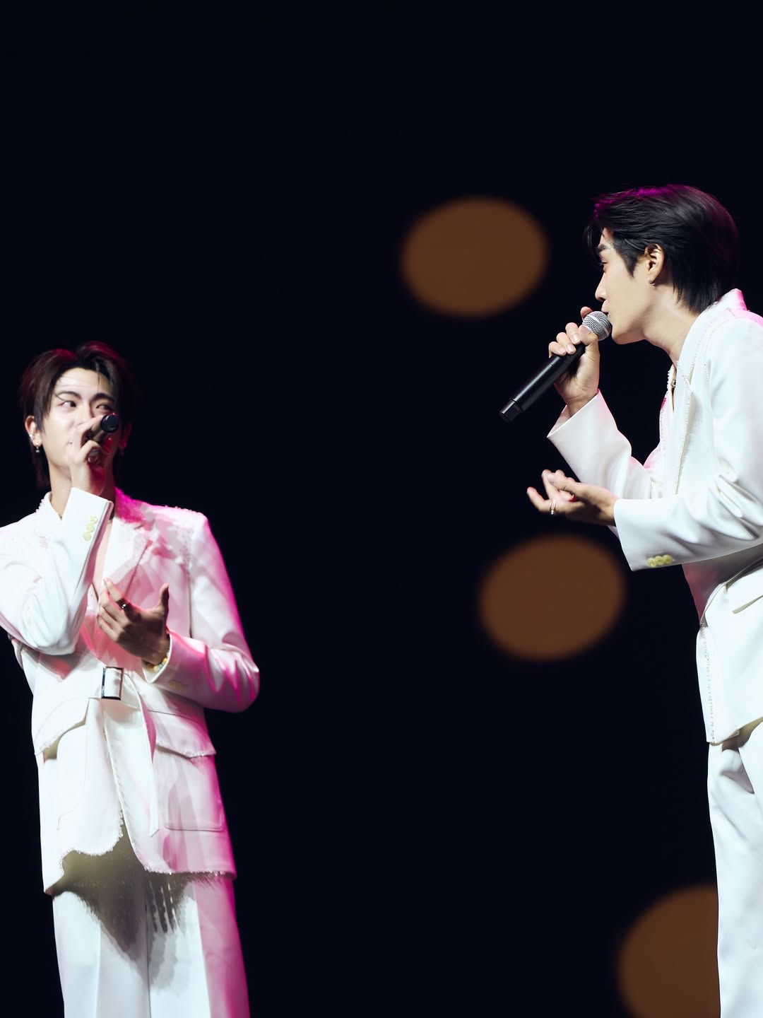 เฟิร์สวัน - วรรณกร เรืองรัตน์