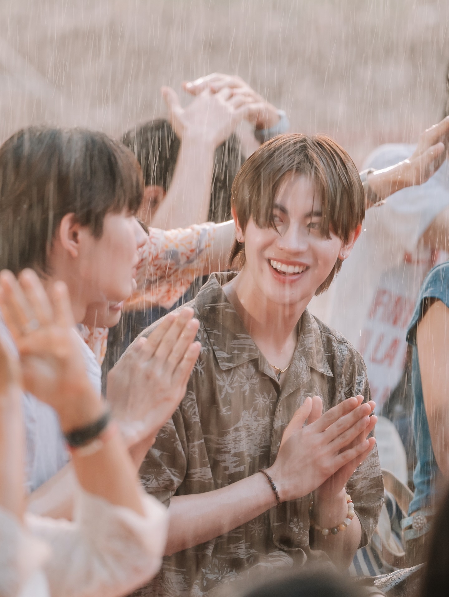 เฟิร์สวัน - วรรณกร เรืองรัตน์