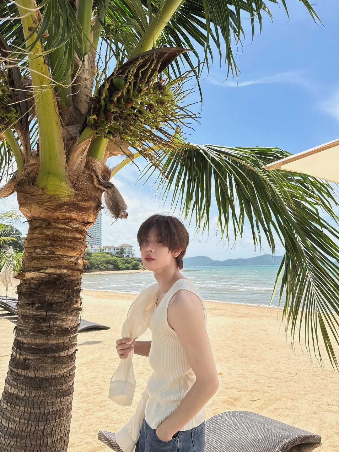 เฟิร์สวัน - วรรณกร เรืองรัตน์