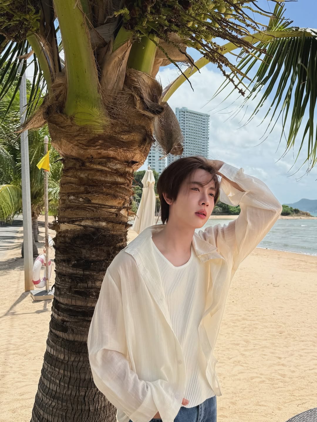 เฟิร์สวัน - วรรณกร เรืองรัตน์