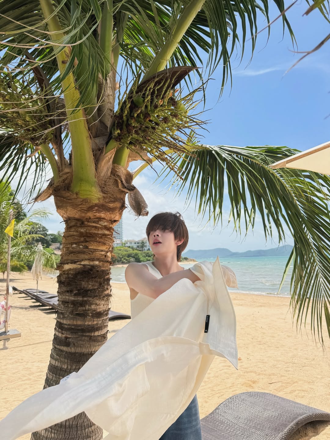 เฟิร์สวัน - วรรณกร เรืองรัตน์