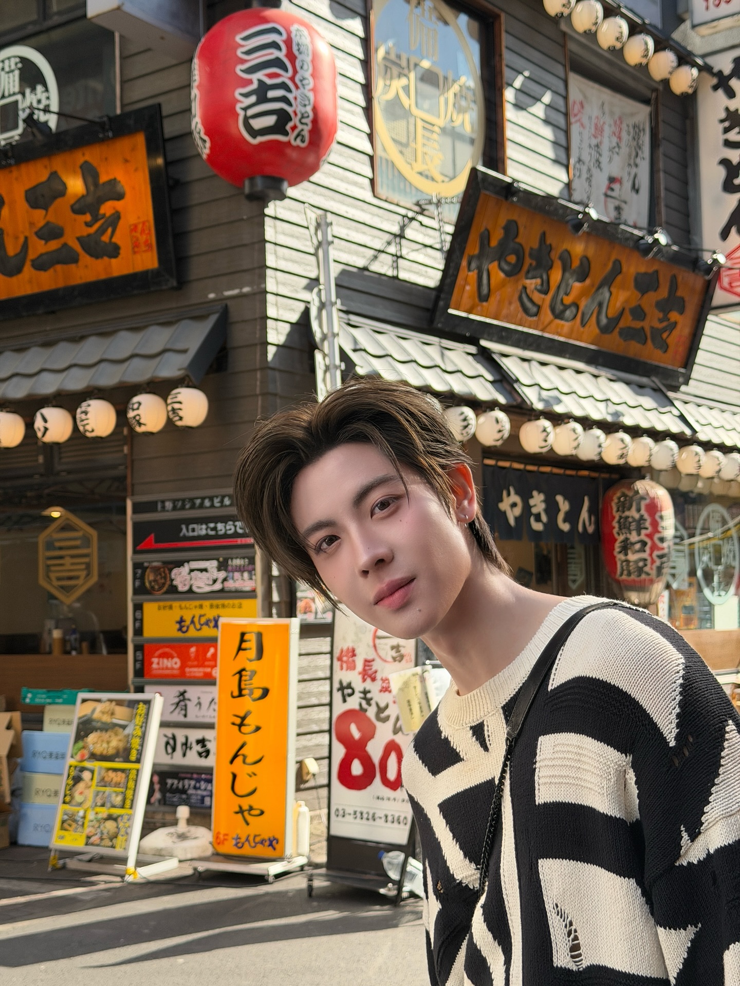 เฟิร์ส - วรรณกร เรืองรัตน์