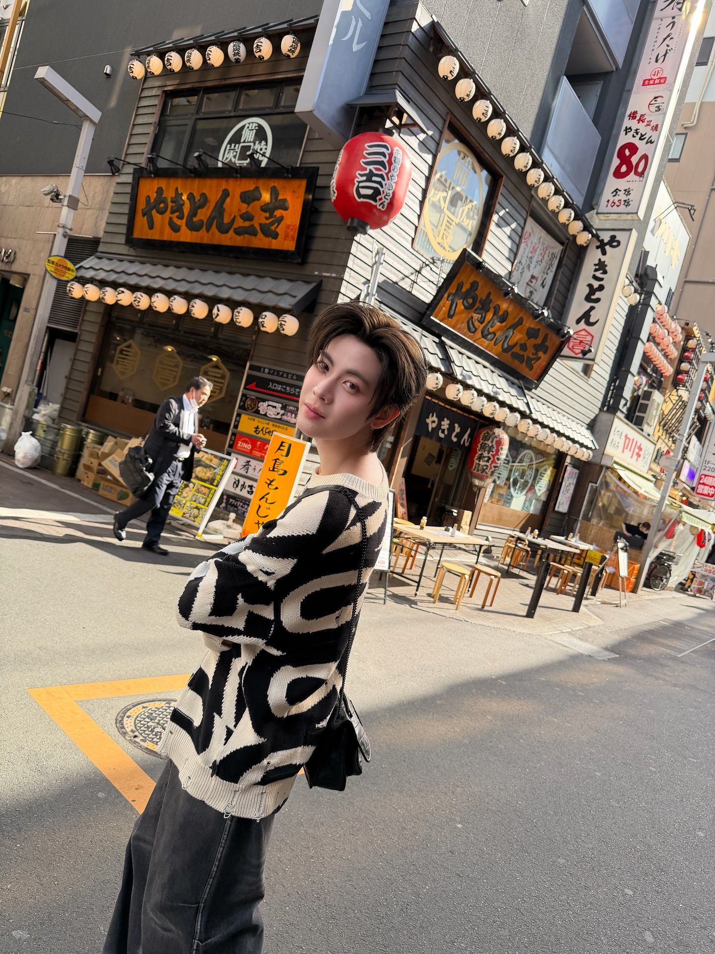 เฟิร์ส - วรรณกร เรืองรัตน์