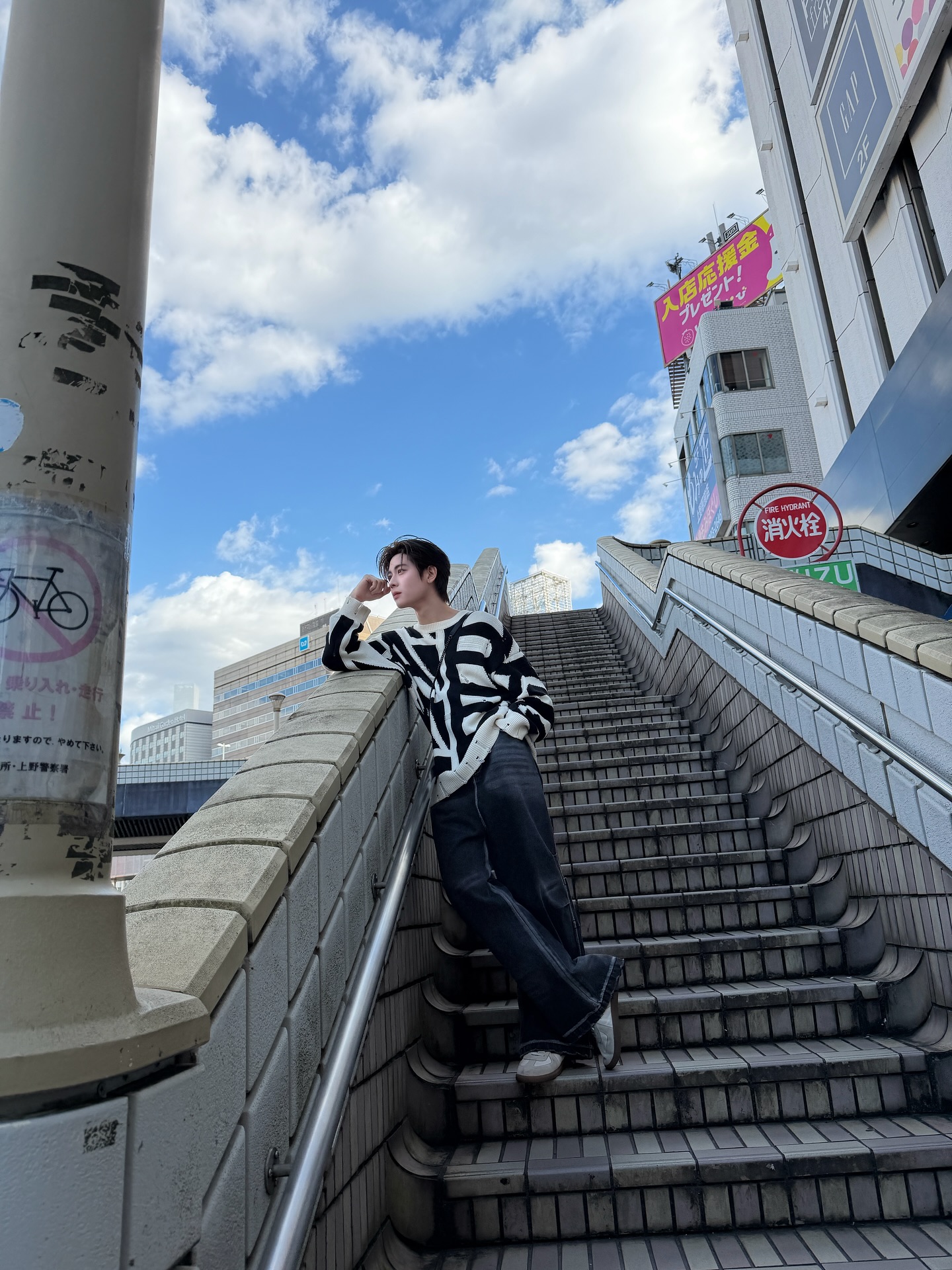 เฟิร์ส - วรรณกร เรืองรัตน์