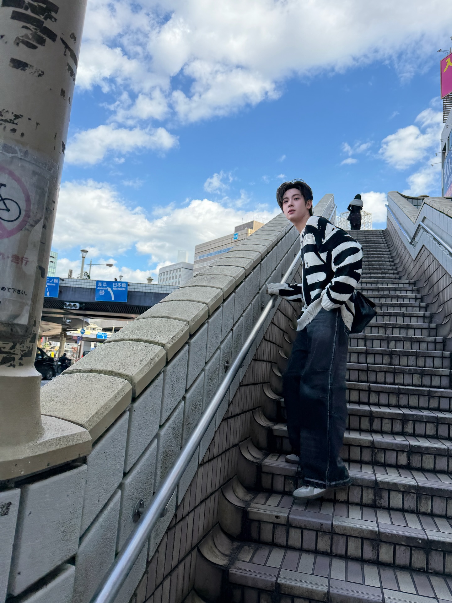 เฟิร์ส - วรรณกร เรืองรัตน์