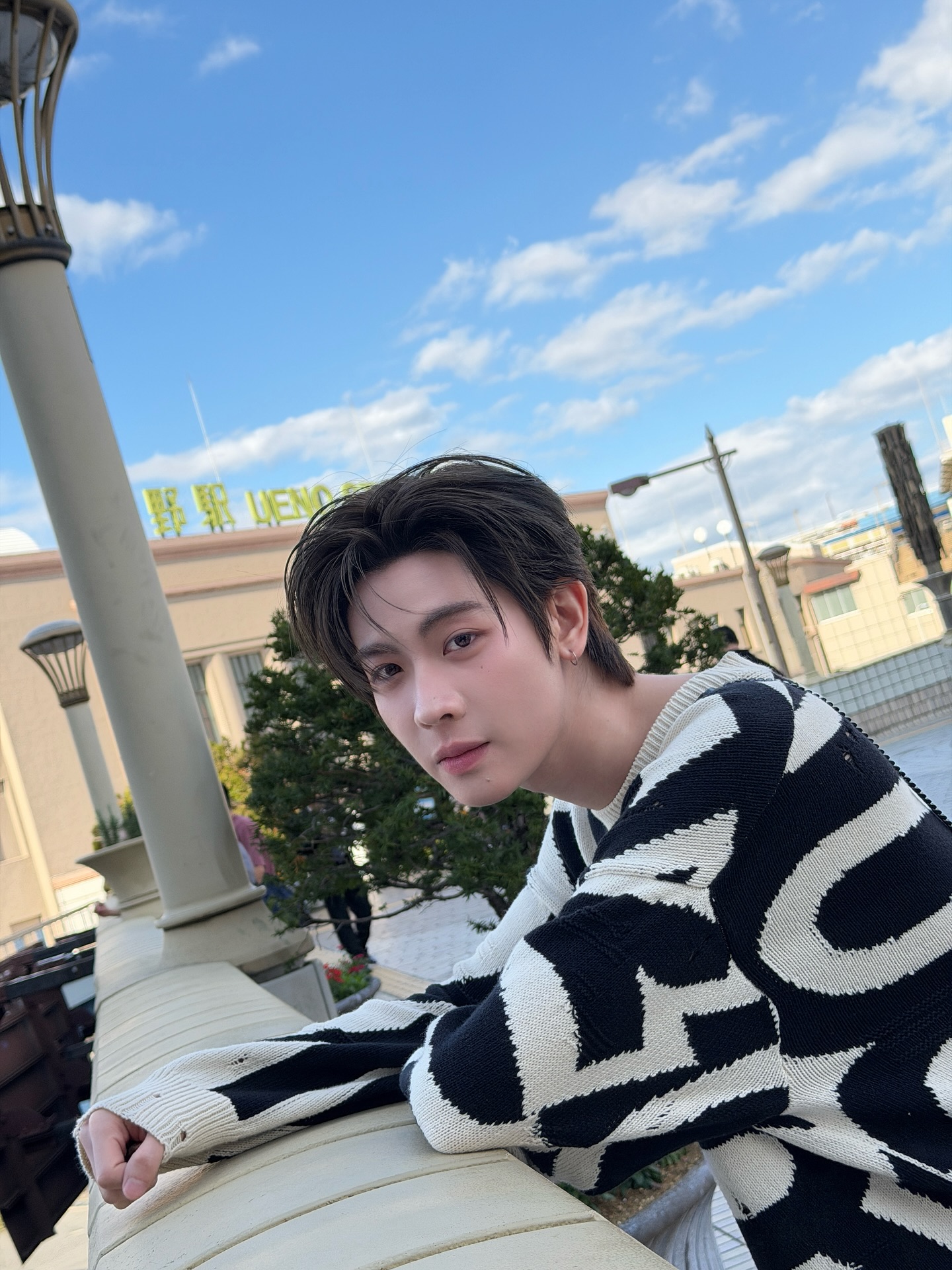 เฟิร์ส - วรรณกร เรืองรัตน์