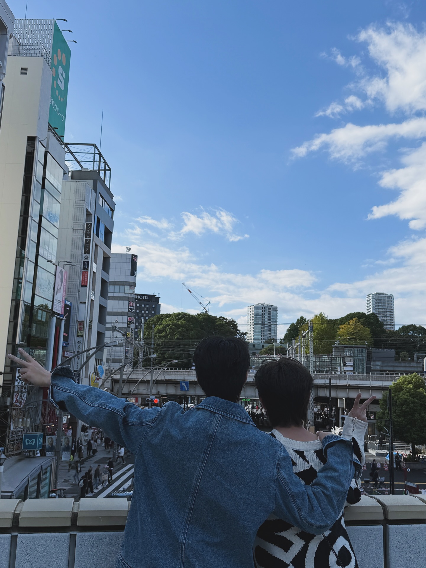 เฟิร์ส - วรรณกร เรืองรัตน์