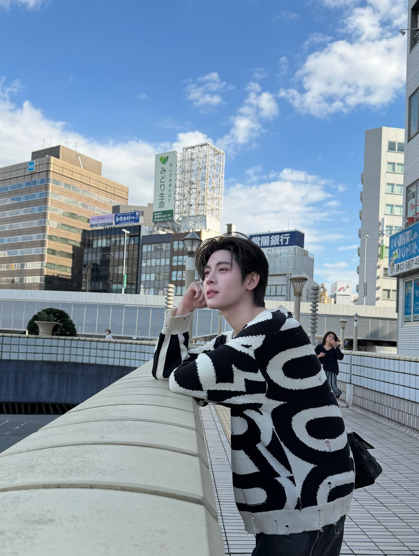 เฟิร์ส - วรรณกร เรืองรัตน์