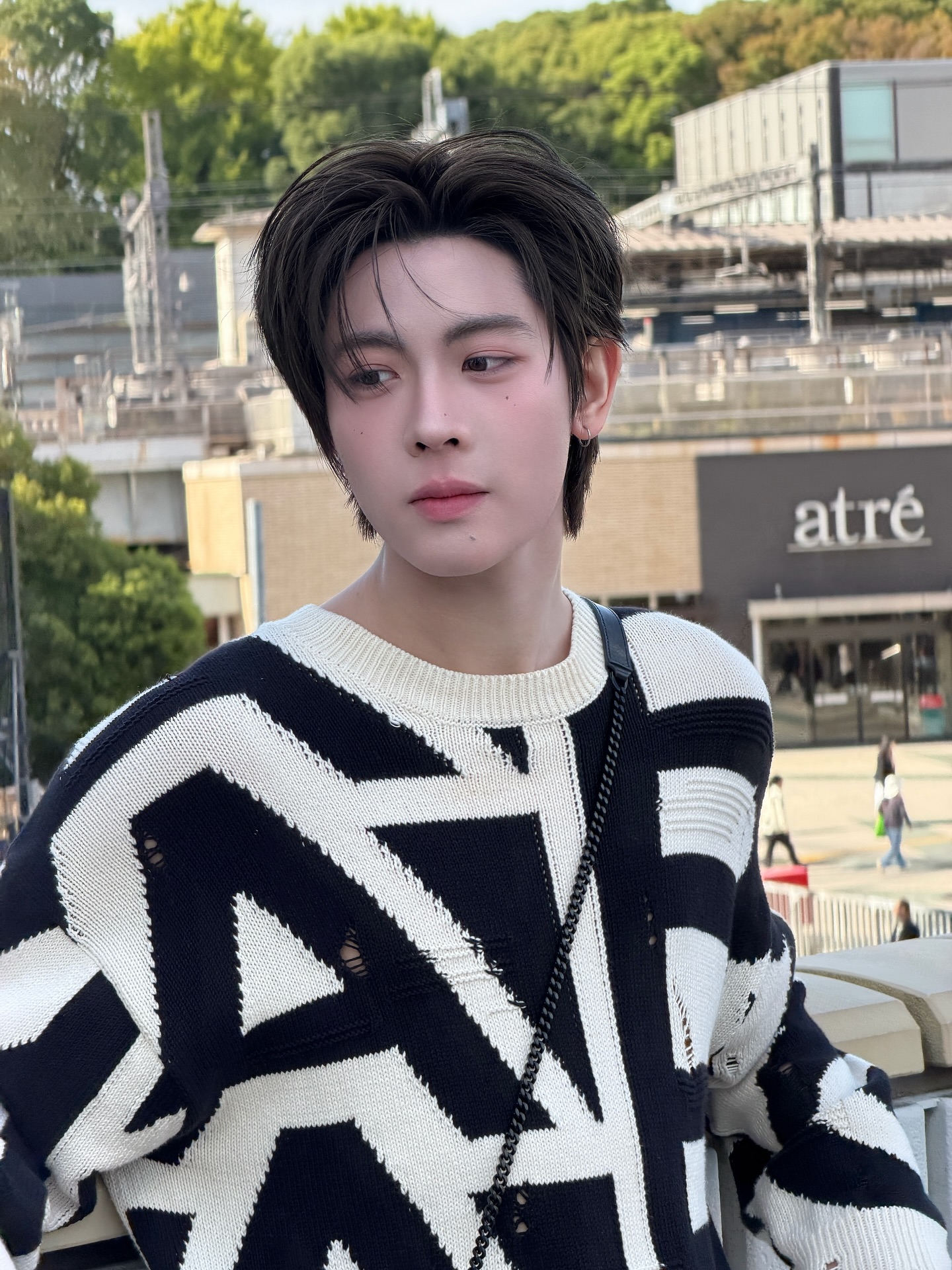 เฟิร์ส - วรรณกร เรืองรัตน์