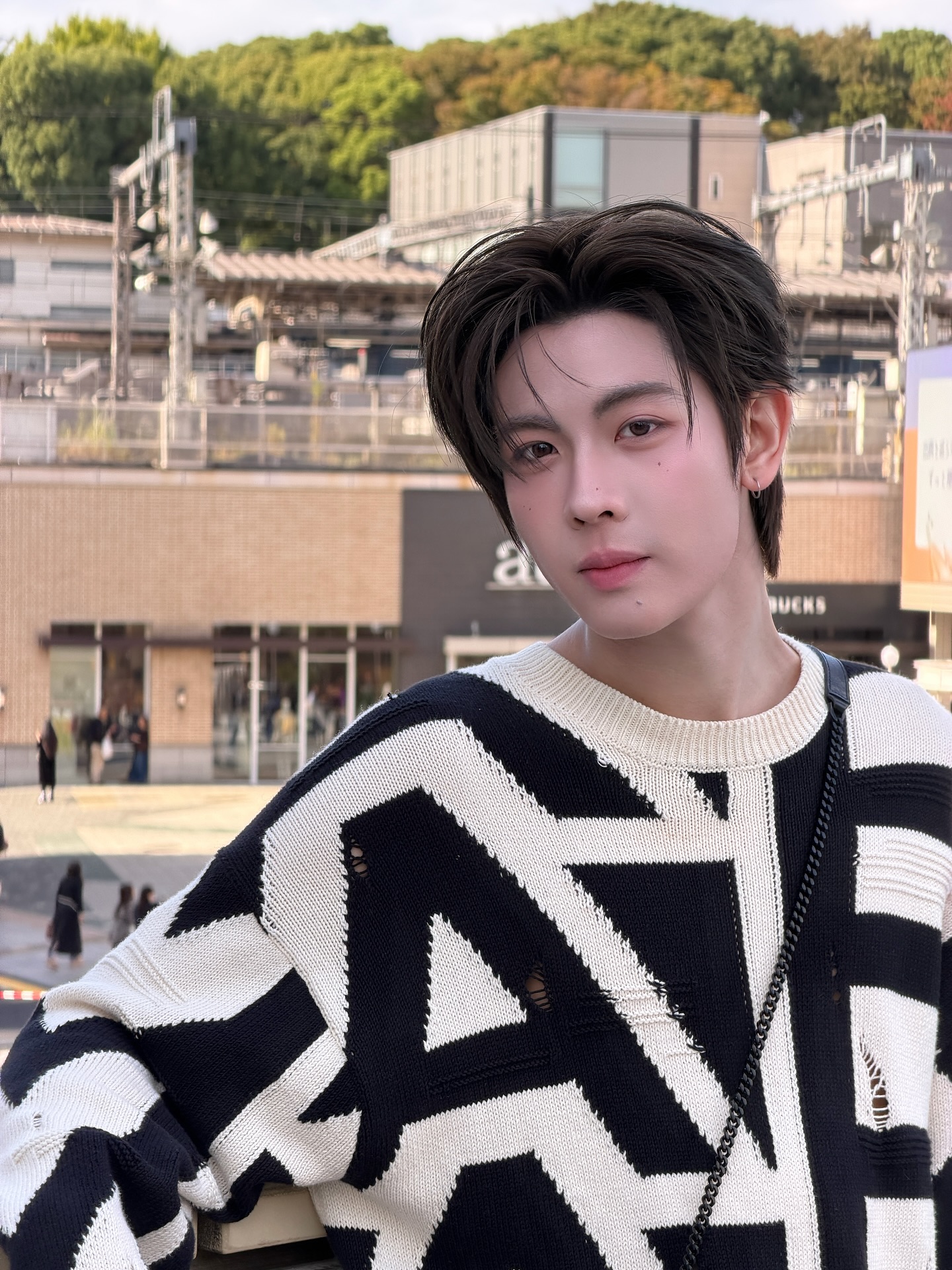 เฟิร์ส - วรรณกร เรืองรัตน์