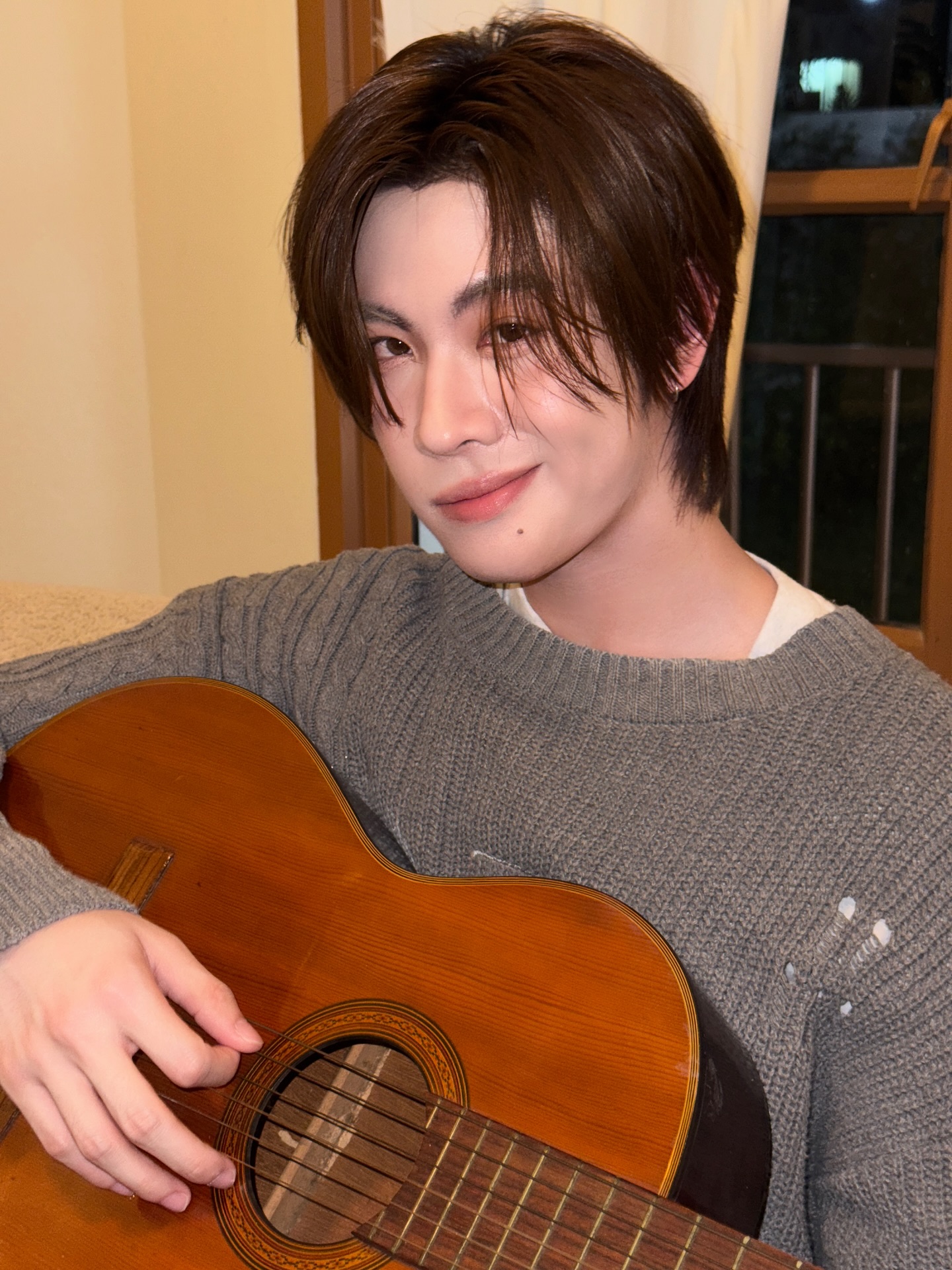 เฟิร์ส - วรรณกร เรืองรัตน์