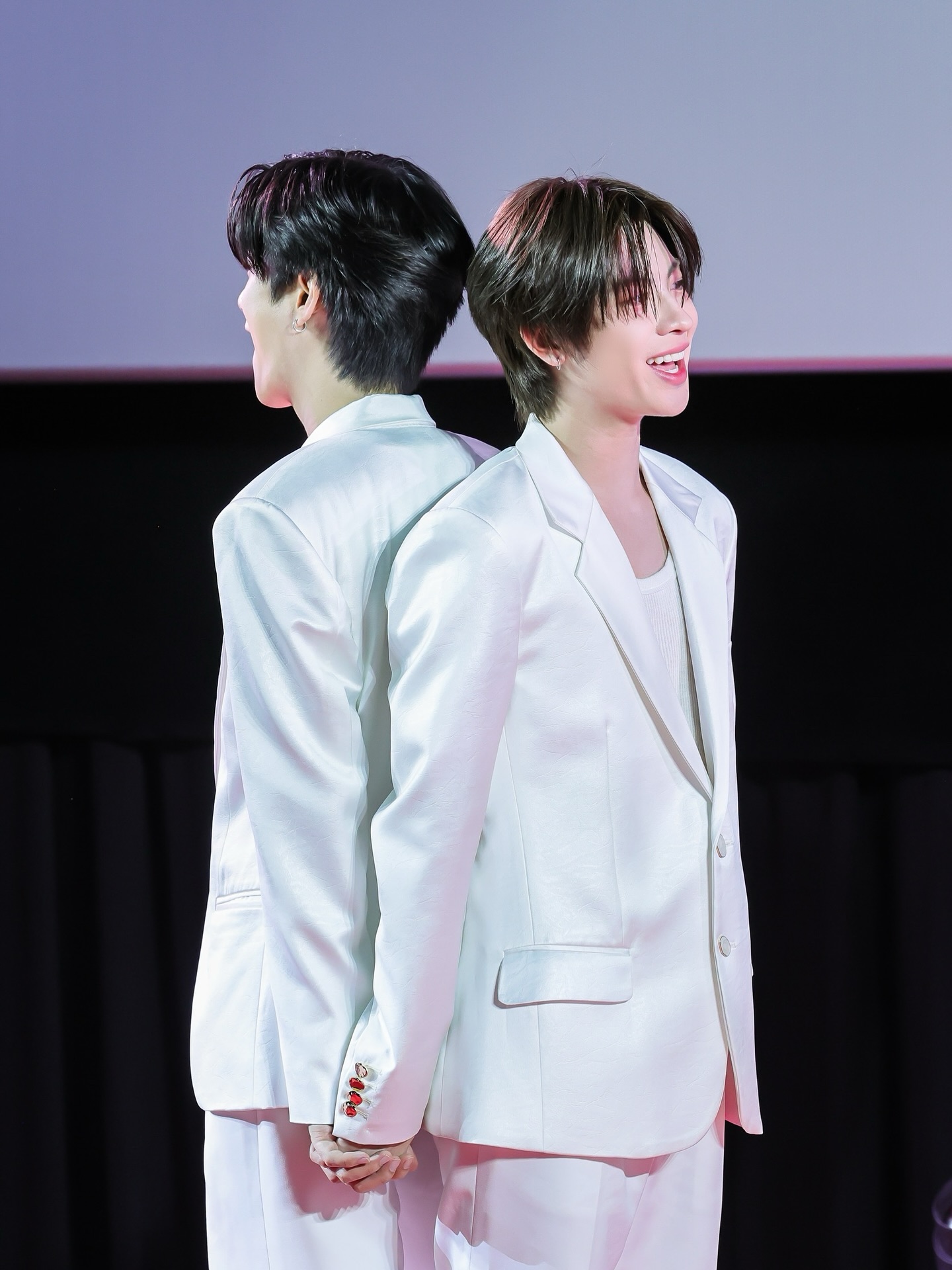 เฟิร์ส - วรรณกร เรืองรัตน์