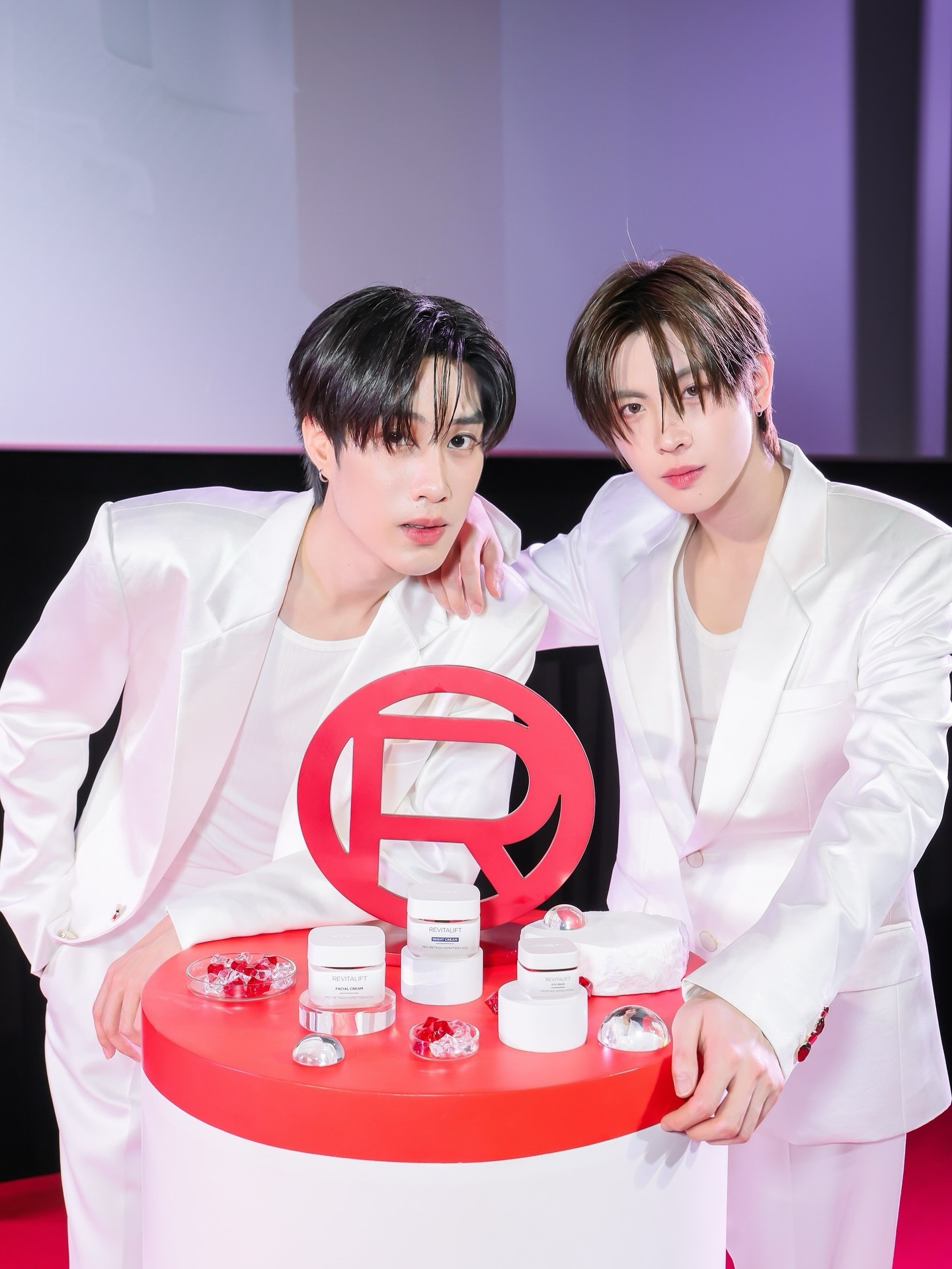 เฟิร์ส - วรรณกร เรืองรัตน์