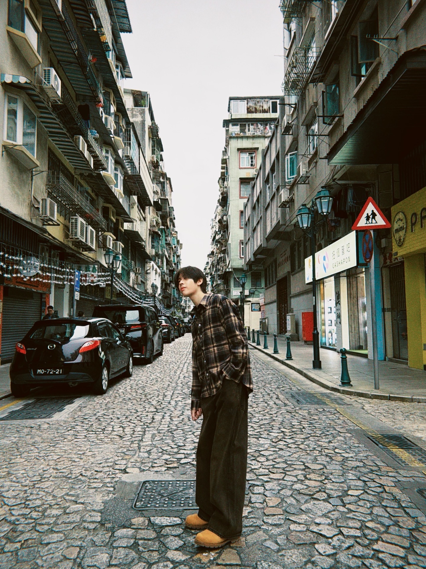 เฟิร์ส - วรรณกร เรืองรัตน์