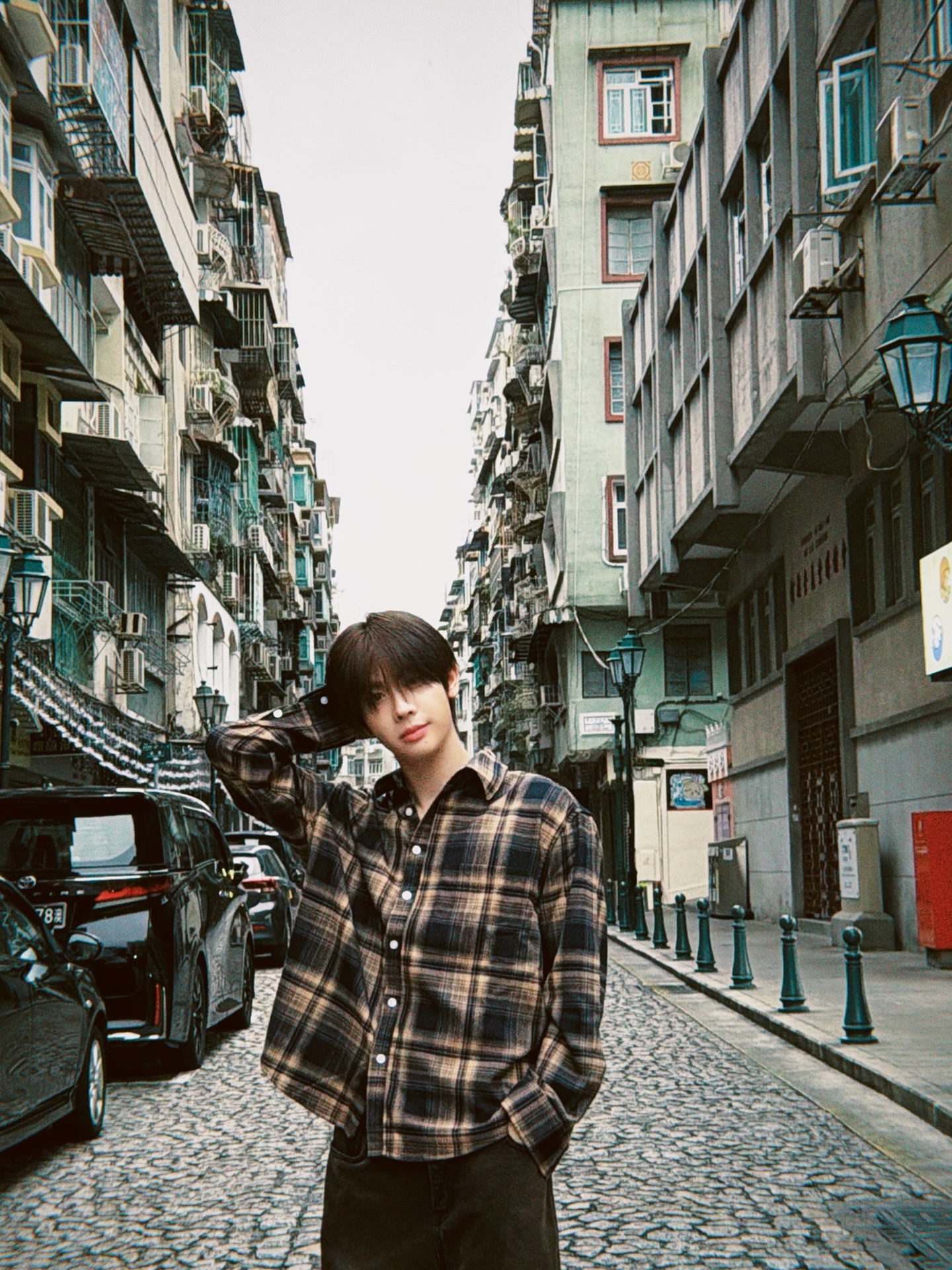 เฟิร์ส - วรรณกร เรืองรัตน์