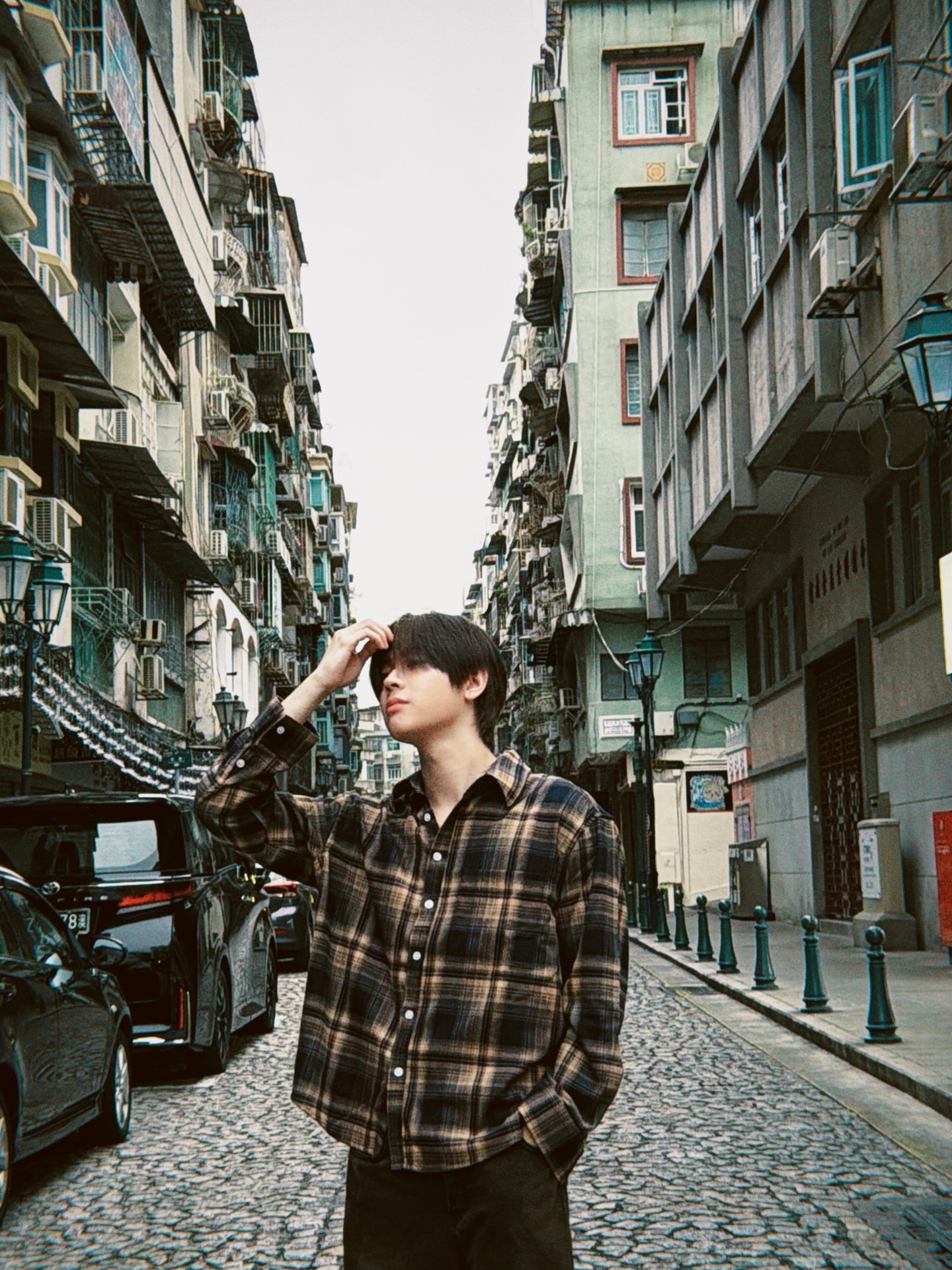 เฟิร์ส - วรรณกร เรืองรัตน์