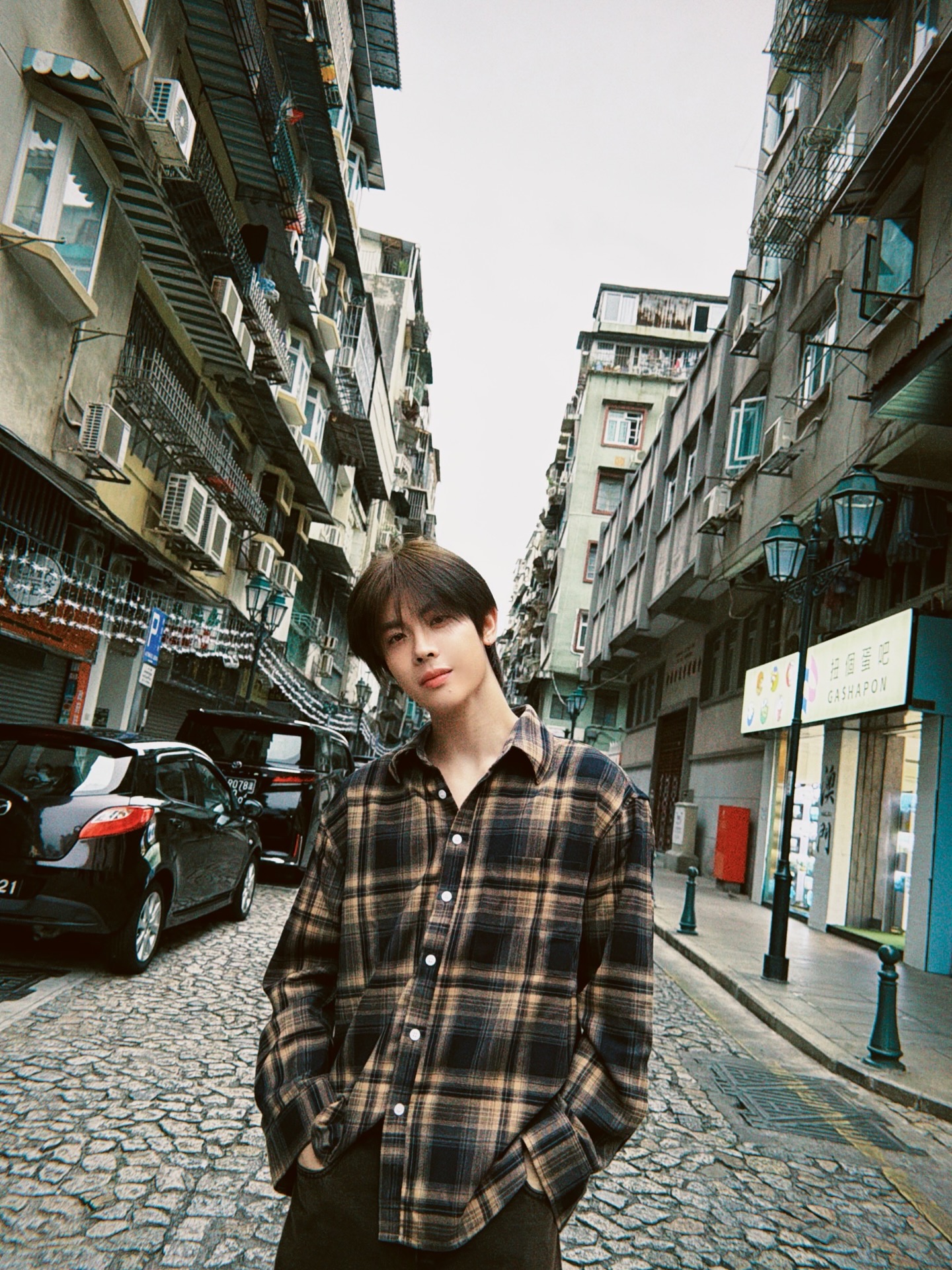 เฟิร์ส - วรรณกร เรืองรัตน์