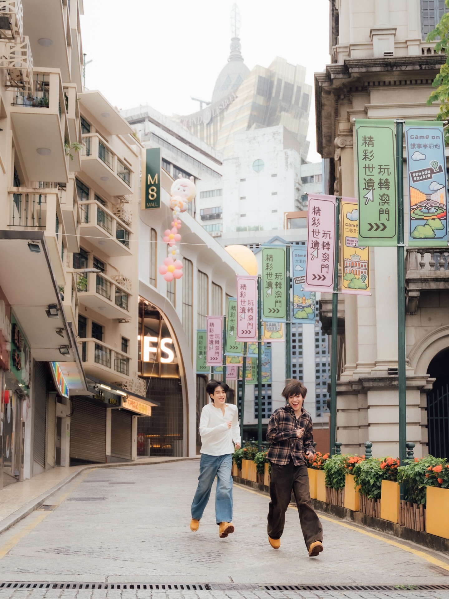 เฟิร์ส - วรรณกร เรืองรัตน์