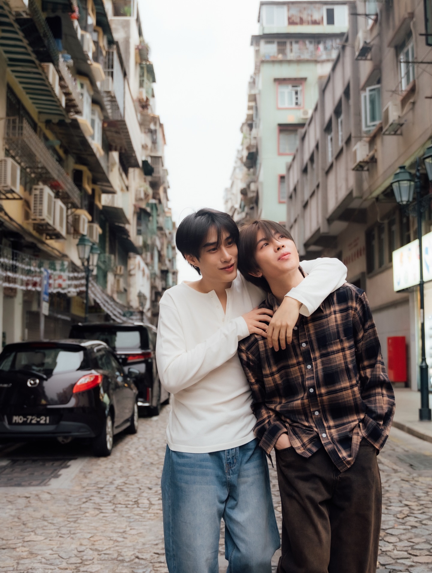 เฟิร์ส - วรรณกร เรืองรัตน์