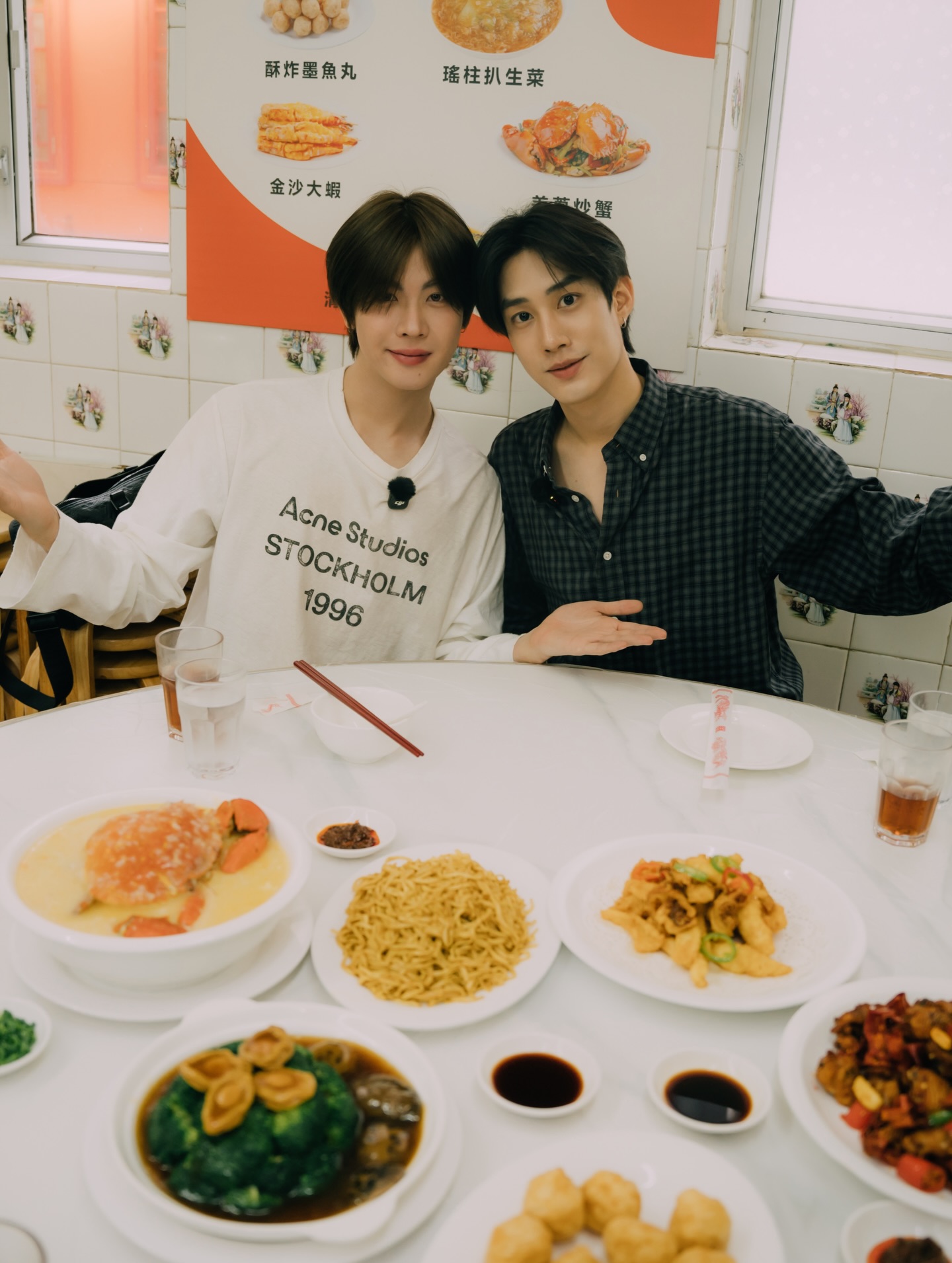 เฟิร์ส - วรรณกร เรืองรัตน์