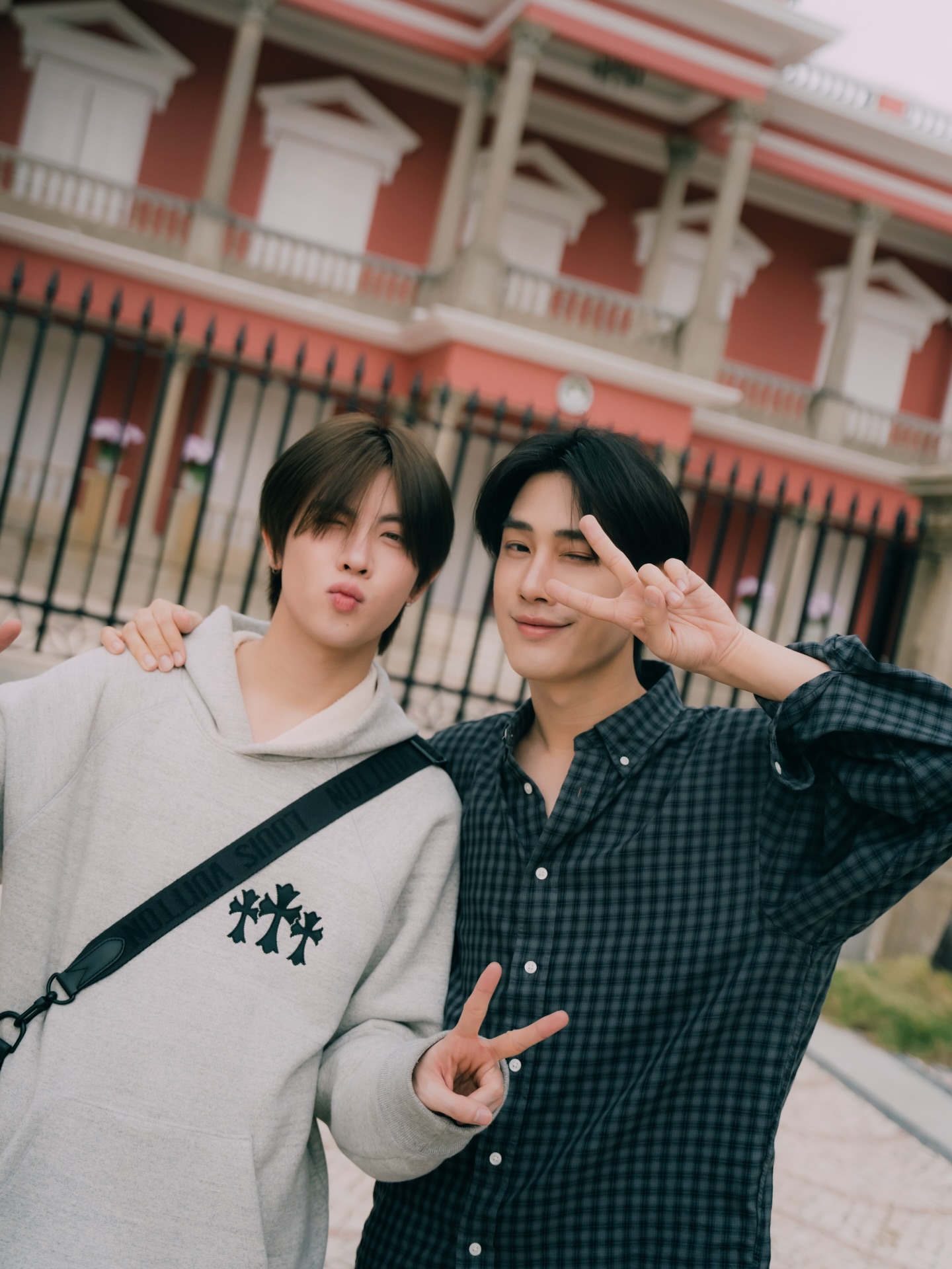 เฟิร์ส - วรรณกร เรืองรัตน์