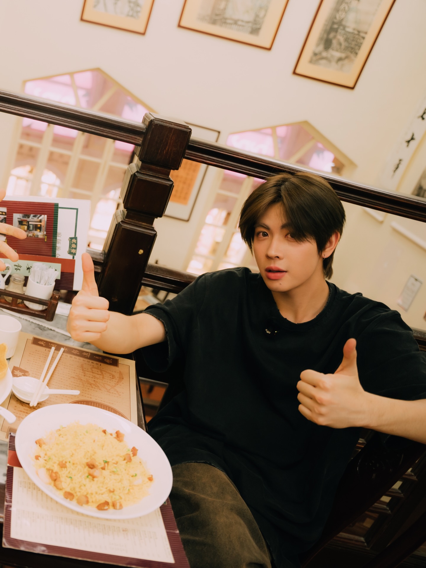 เฟิร์ส - วรรณกร เรืองรัตน์