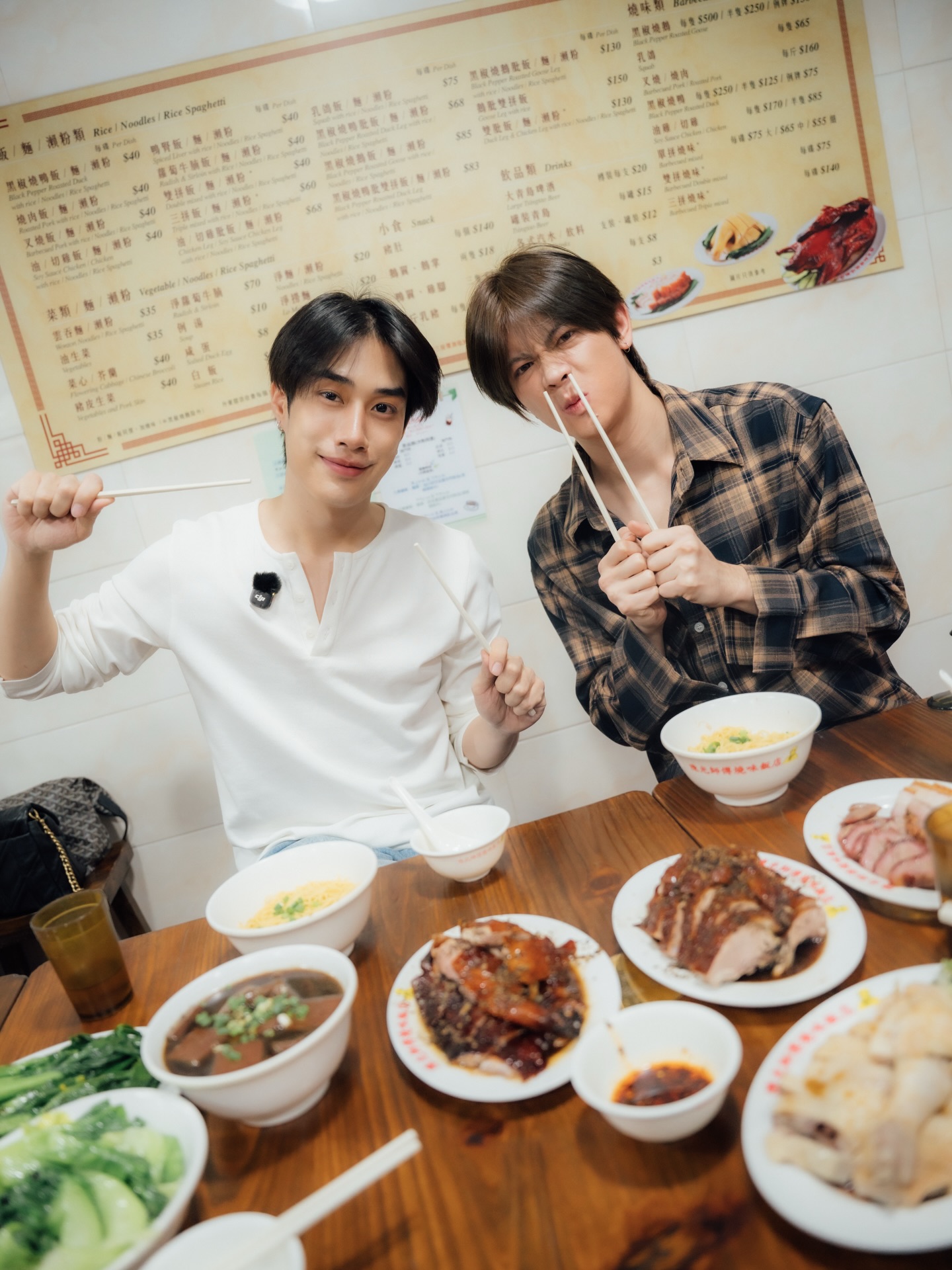 เฟิร์ส - วรรณกร เรืองรัตน์