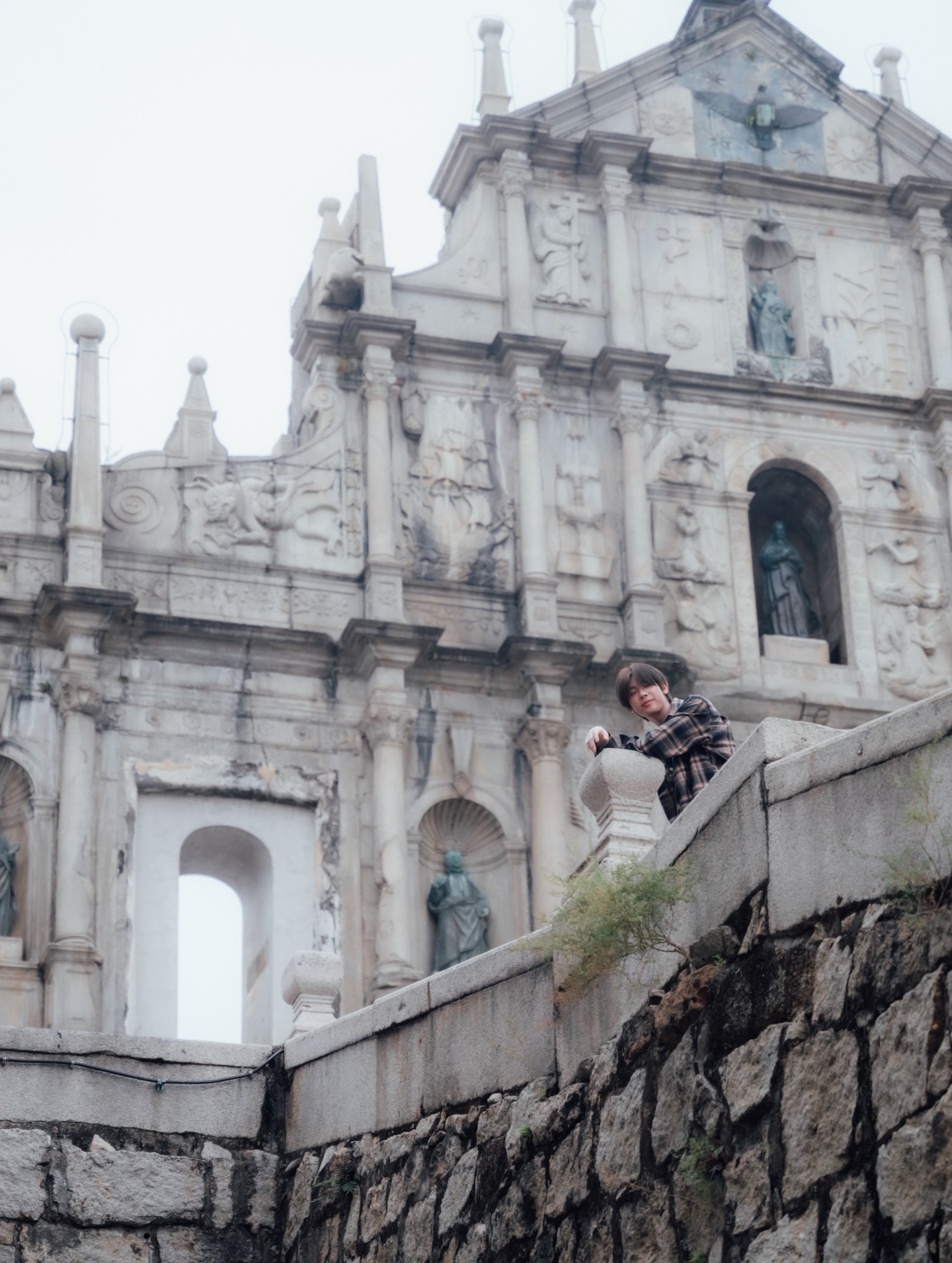 เฟิร์ส - วรรณกร เรืองรัตน์