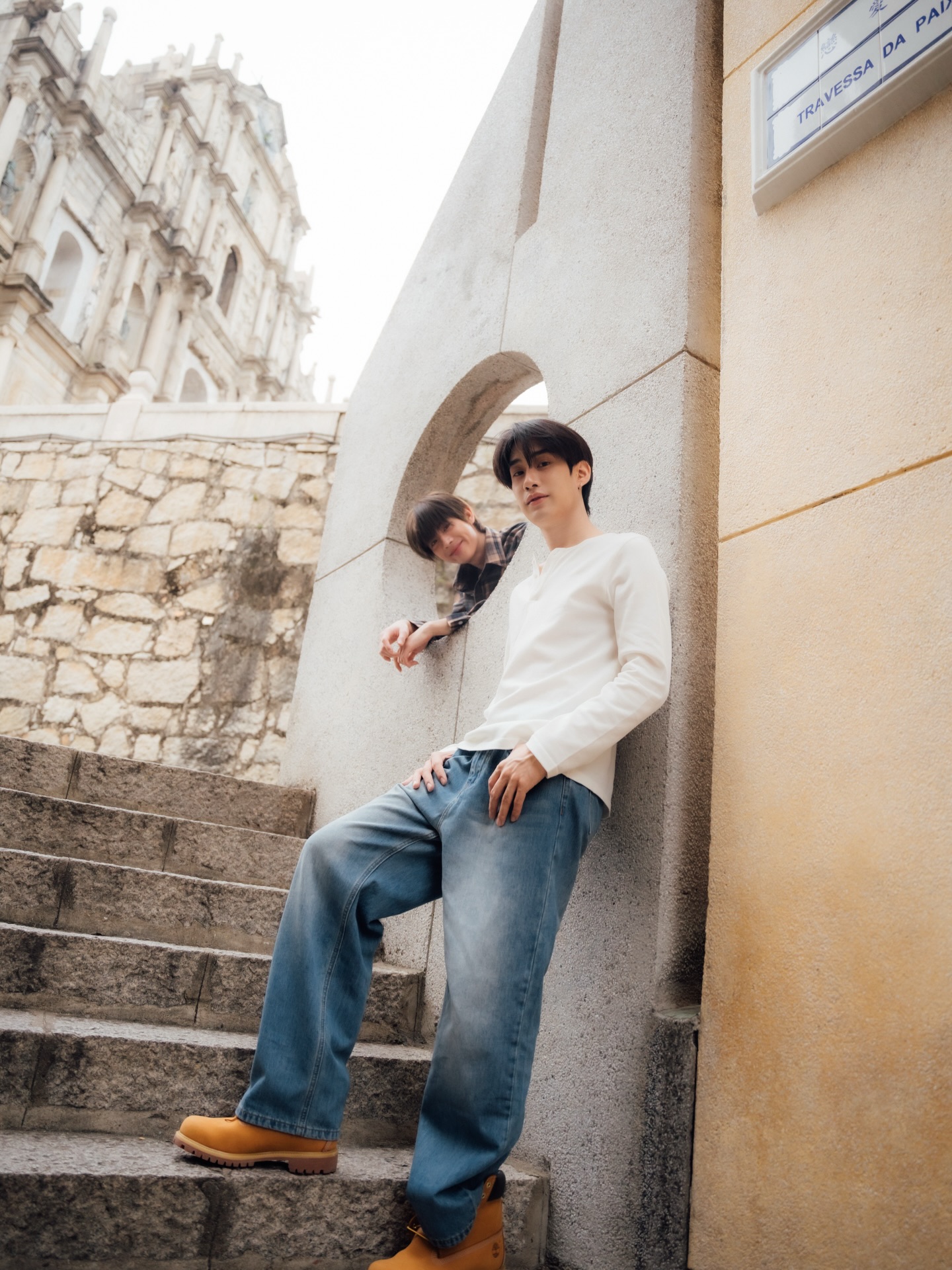 เฟิร์ส - วรรณกร เรืองรัตน์