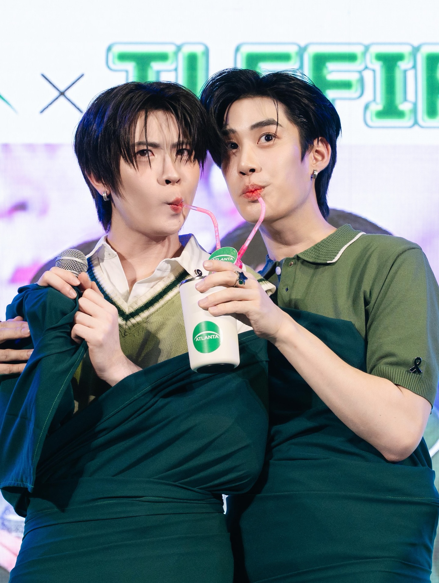 เฟิร์ส - วรรณกร เรืองรัตน์