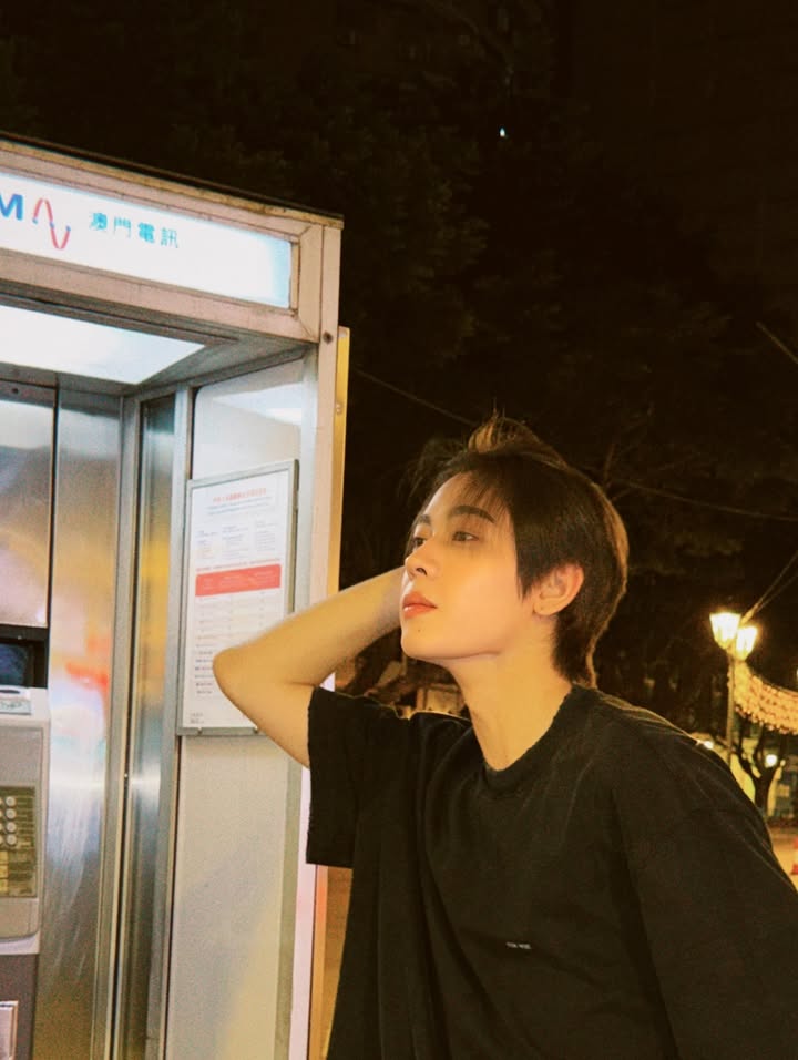 เฟิร์ส - วรรณกร เรืองรัตน์