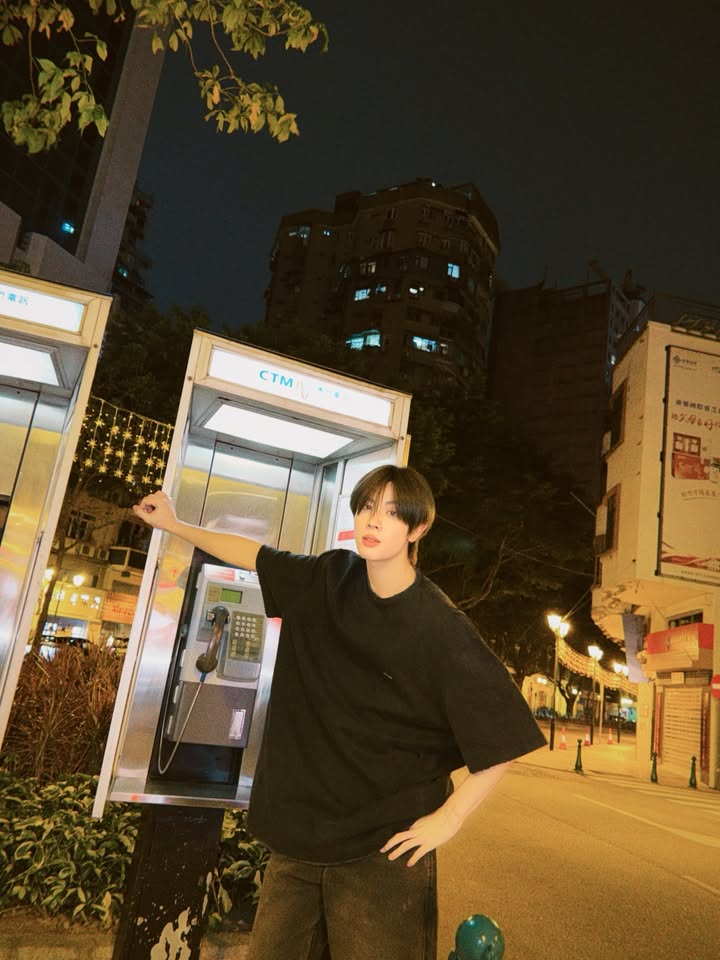 เฟิร์ส - วรรณกร เรืองรัตน์