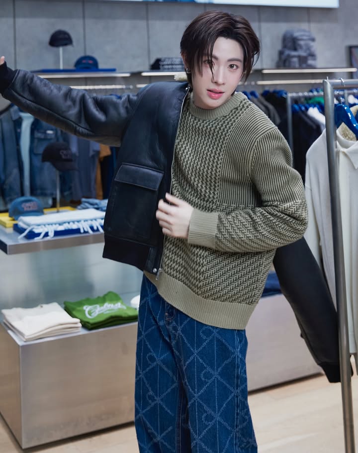 เฟิร์ส - วรรณกร เรืองรัตน์