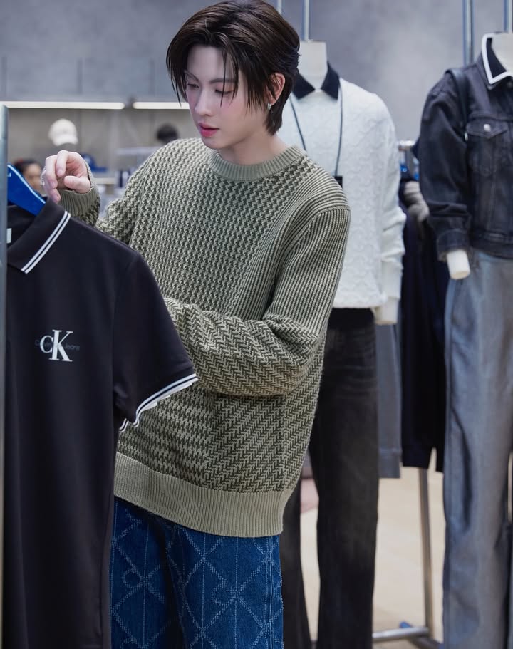 เฟิร์ส - วรรณกร เรืองรัตน์