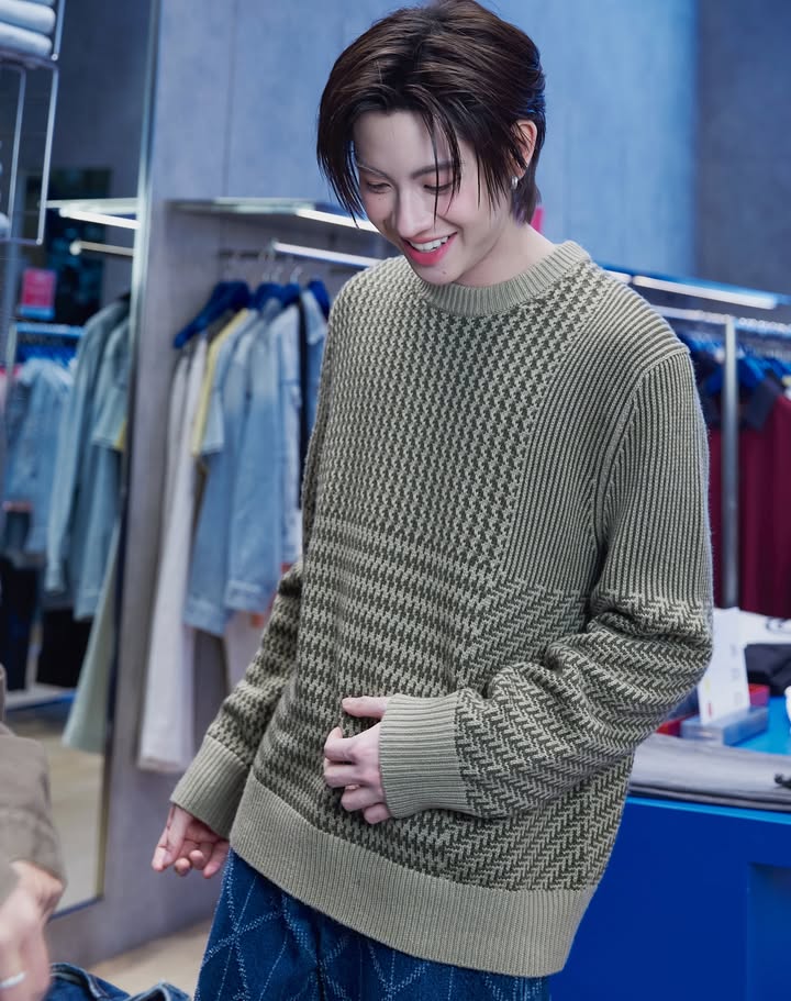 เฟิร์ส - วรรณกร เรืองรัตน์