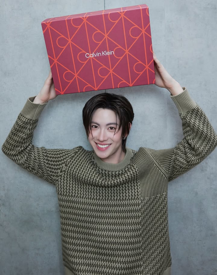 เฟิร์ส - วรรณกร เรืองรัตน์