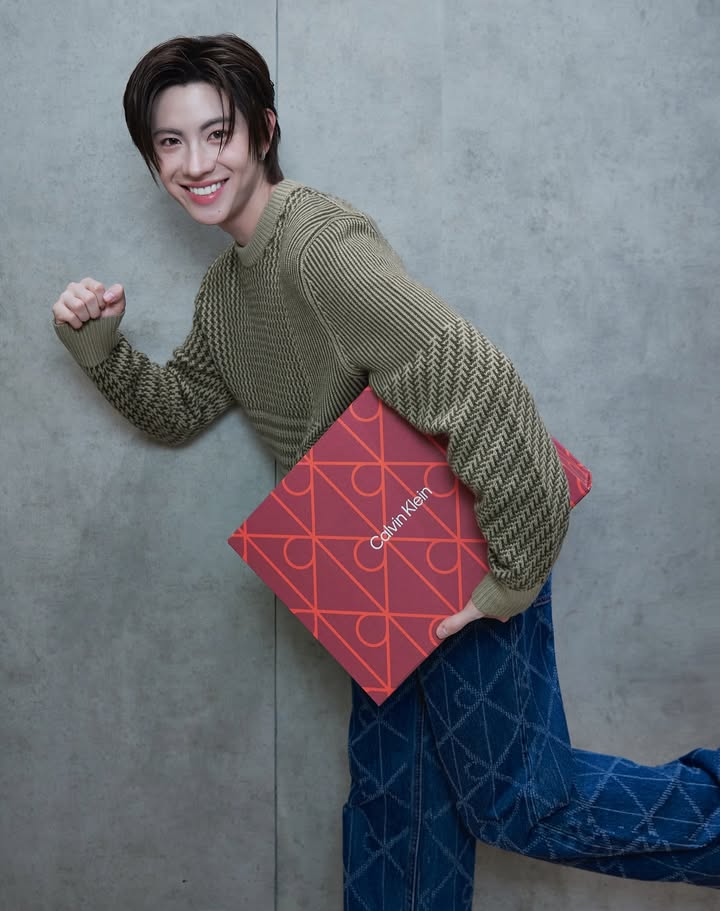 เฟิร์ส - วรรณกร เรืองรัตน์