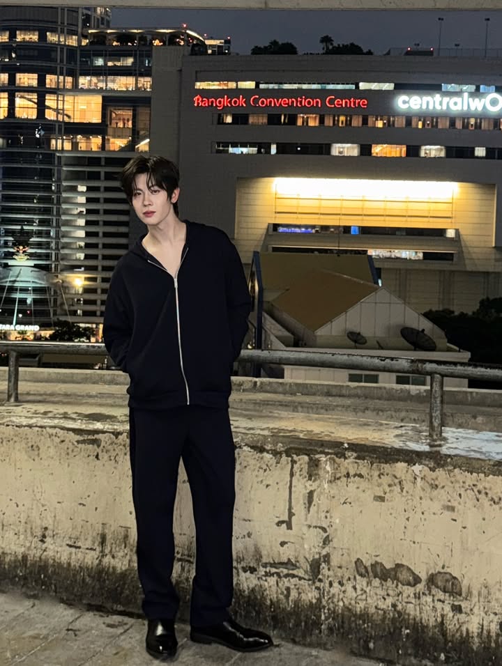 เฟิร์ส - วรรณกร เรืองรัตน์