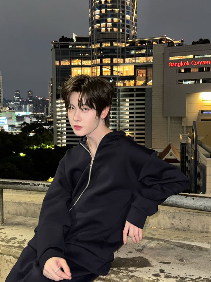 เฟิร์ส - วรรณกร เรืองรัตน์