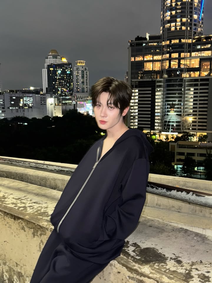 เฟิร์ส - วรรณกร เรืองรัตน์