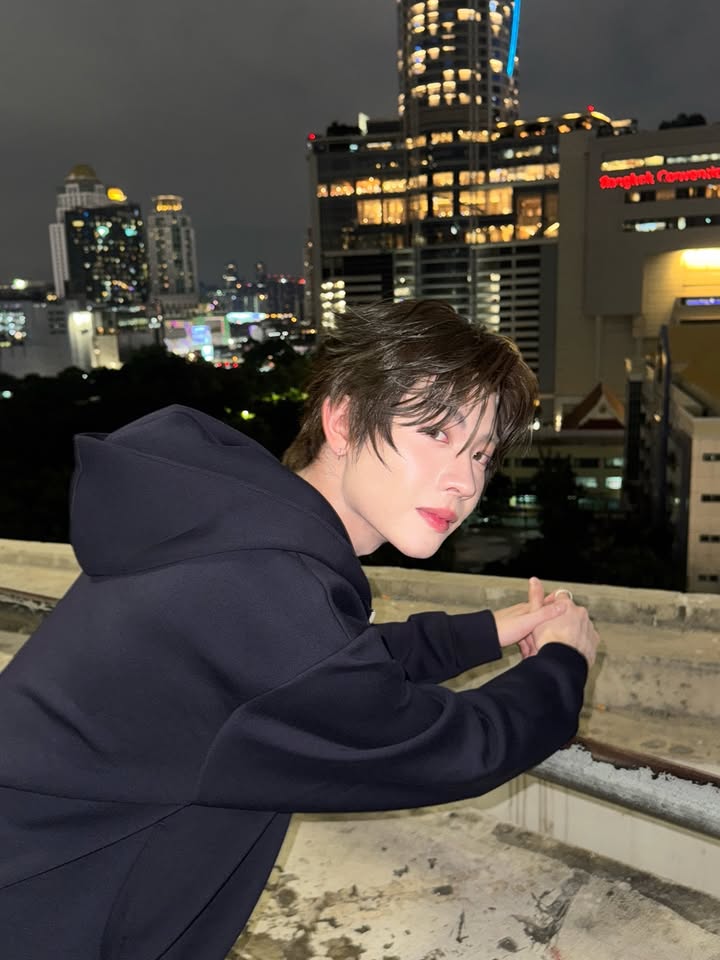 เฟิร์ส - วรรณกร เรืองรัตน์