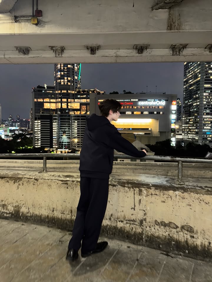 เฟิร์ส - วรรณกร เรืองรัตน์