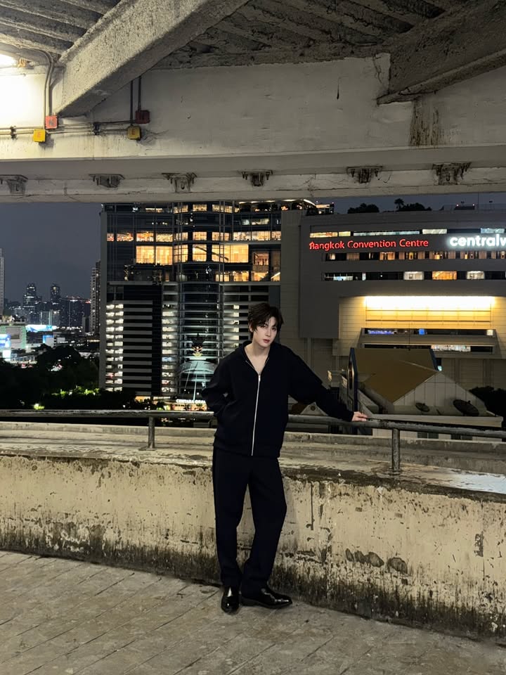 เฟิร์ส - วรรณกร เรืองรัตน์