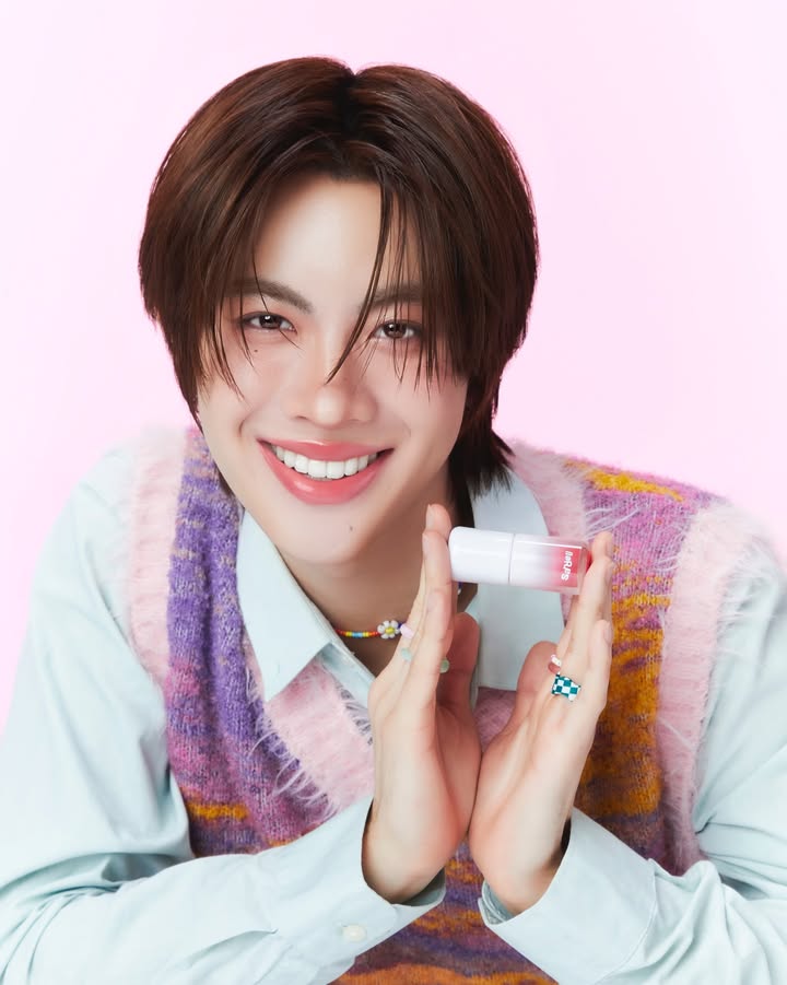 เฟิร์ส - วรรณกร เรืองรัตน์