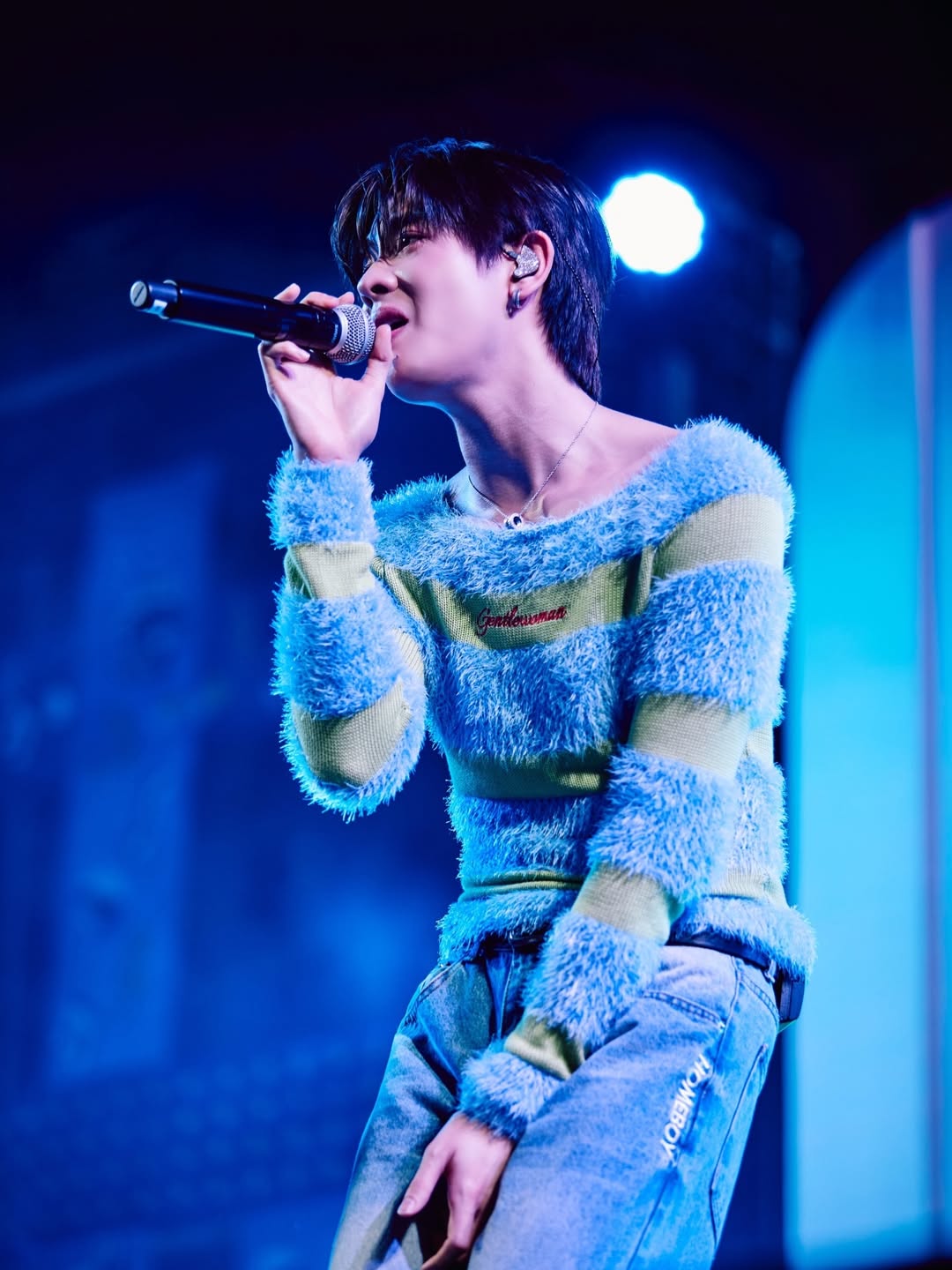 เฟิร์ส - วรรณกร เรืองรัตน์