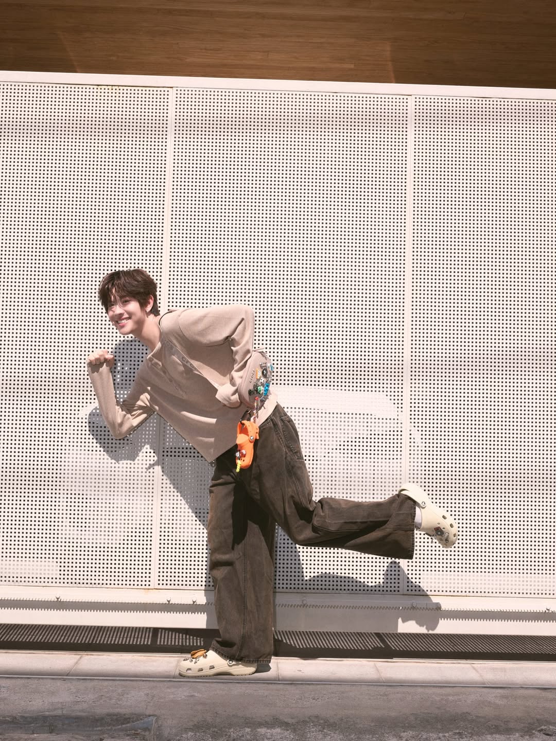 เฟิร์ส - วรรณกร เรืองรัตน์