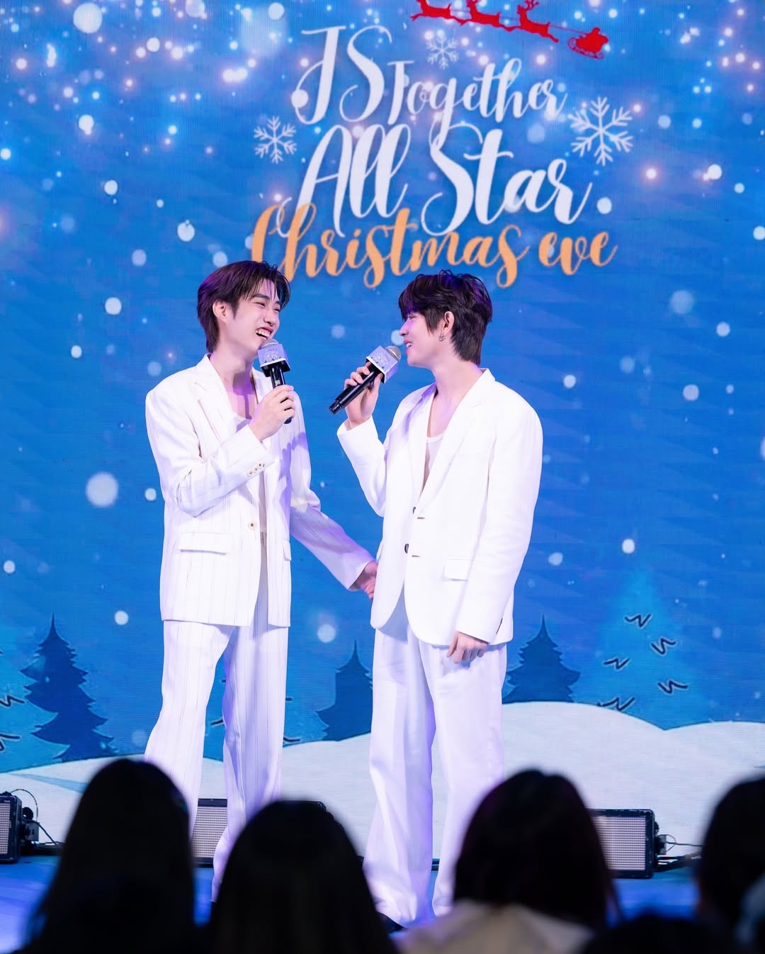 เฟิร์ส - วรรณกร เรืองรัตน์