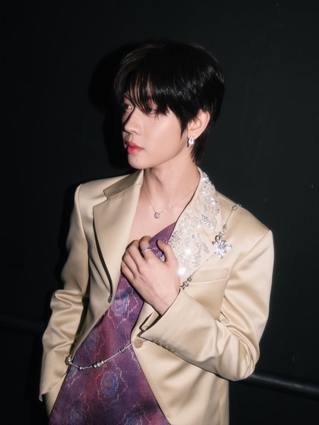 เฟิร์ส - วรรณกร เรืองรัตน์