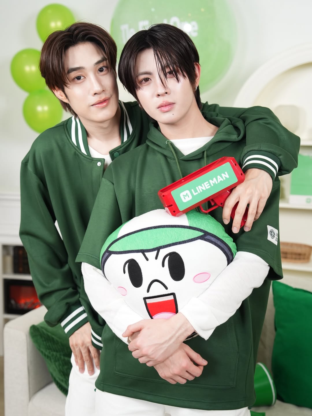 เฟิร์ส - วรรณกร เรืองรัตน์