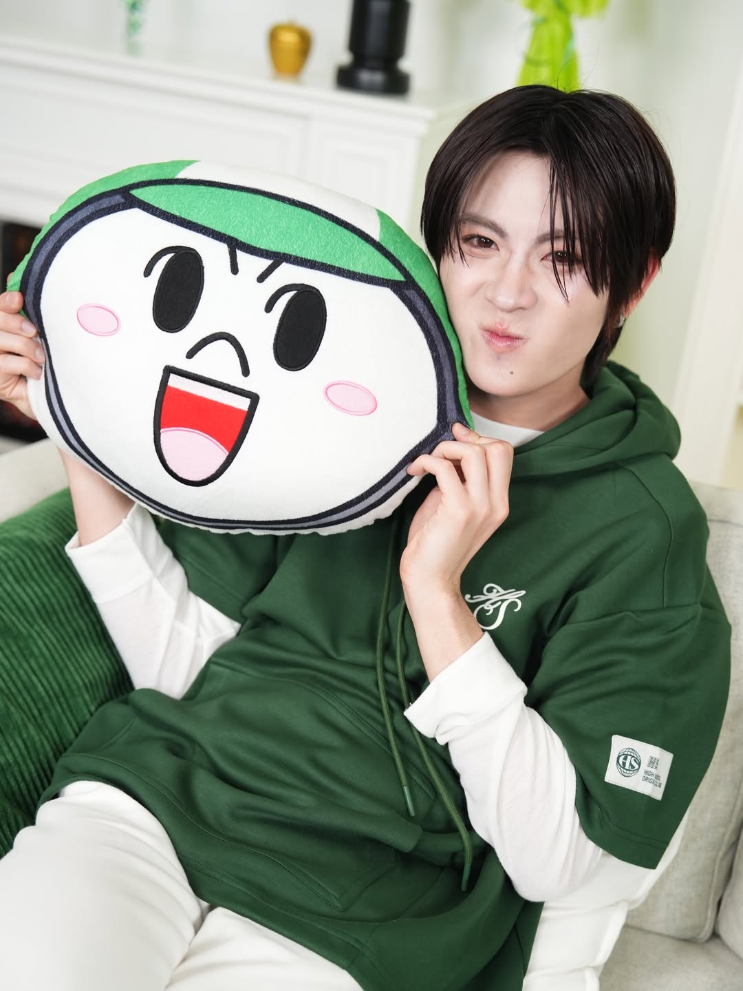 เฟิร์ส - วรรณกร เรืองรัตน์